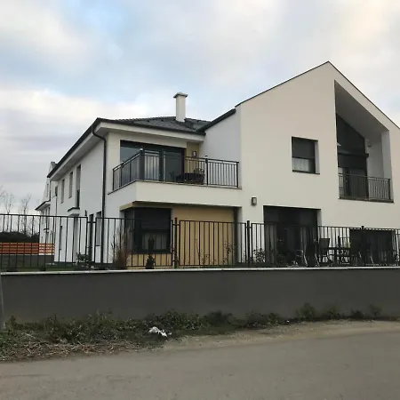 Appartement Jada Lakas *