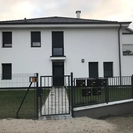 Jada Lakas Apartament *