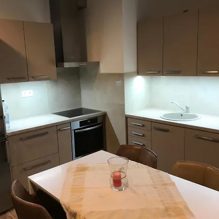 Jada Lakas Keszthely