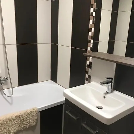 Jada Lakas * Keszthely