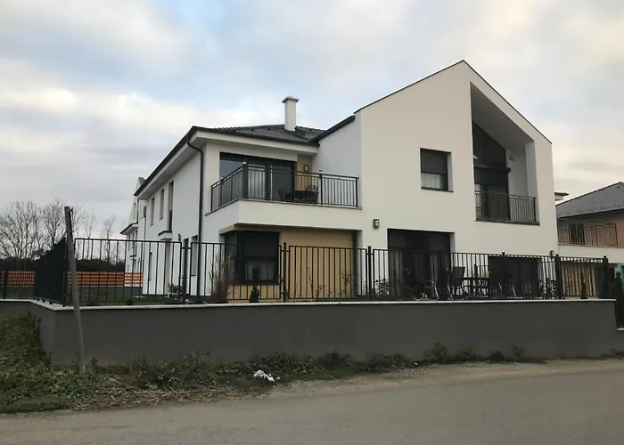 Appartement Jada Lakas *