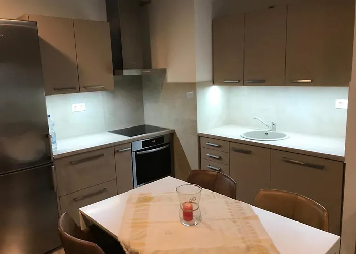 Jada Lakas Keszthely