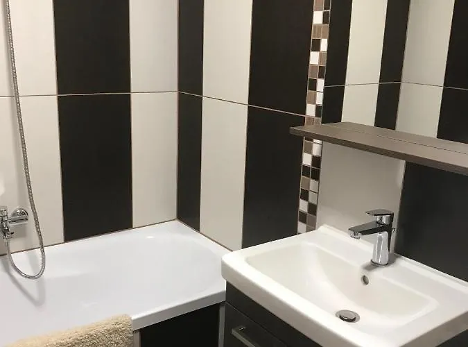 Jada Lakas * Keszthely